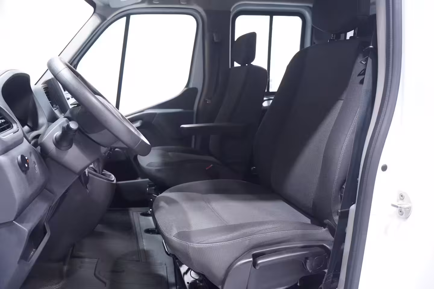 Renault Master 2.3 dCi 145 pk Pick Up / Open Laadbak 6-Zits Airco, Trekhaak 3.500 kg, LxBxH 245x208x38 cm