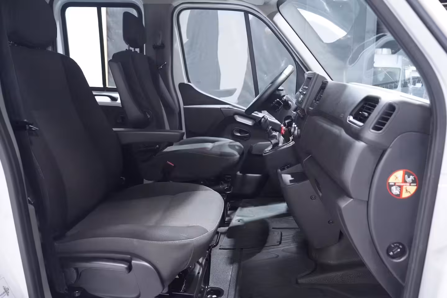 Renault Master 2.3 dCi 145 pk Pick Up / Open Laadbak 6-Zits Airco, Trekhaak 3.500 kg, LxBxH 245x208x38 cm