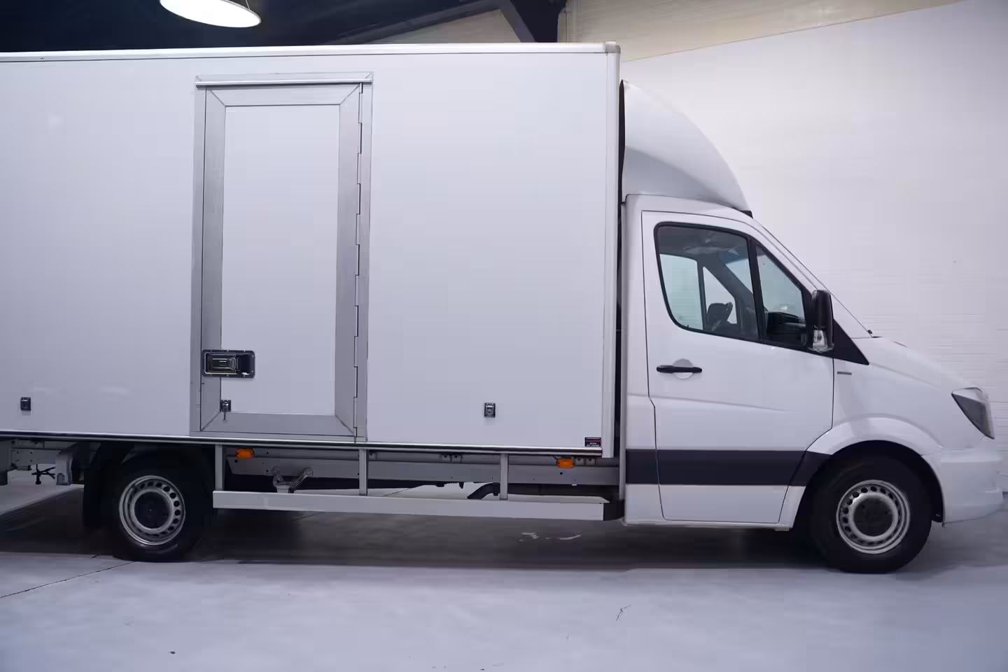 Mercedes-Benz Sprinter 311 CDI Automaat Bakwagen met Deuren 20M3 Airco, Dakspoiler, LxBxH 430x210x220 cm, NAP, 3