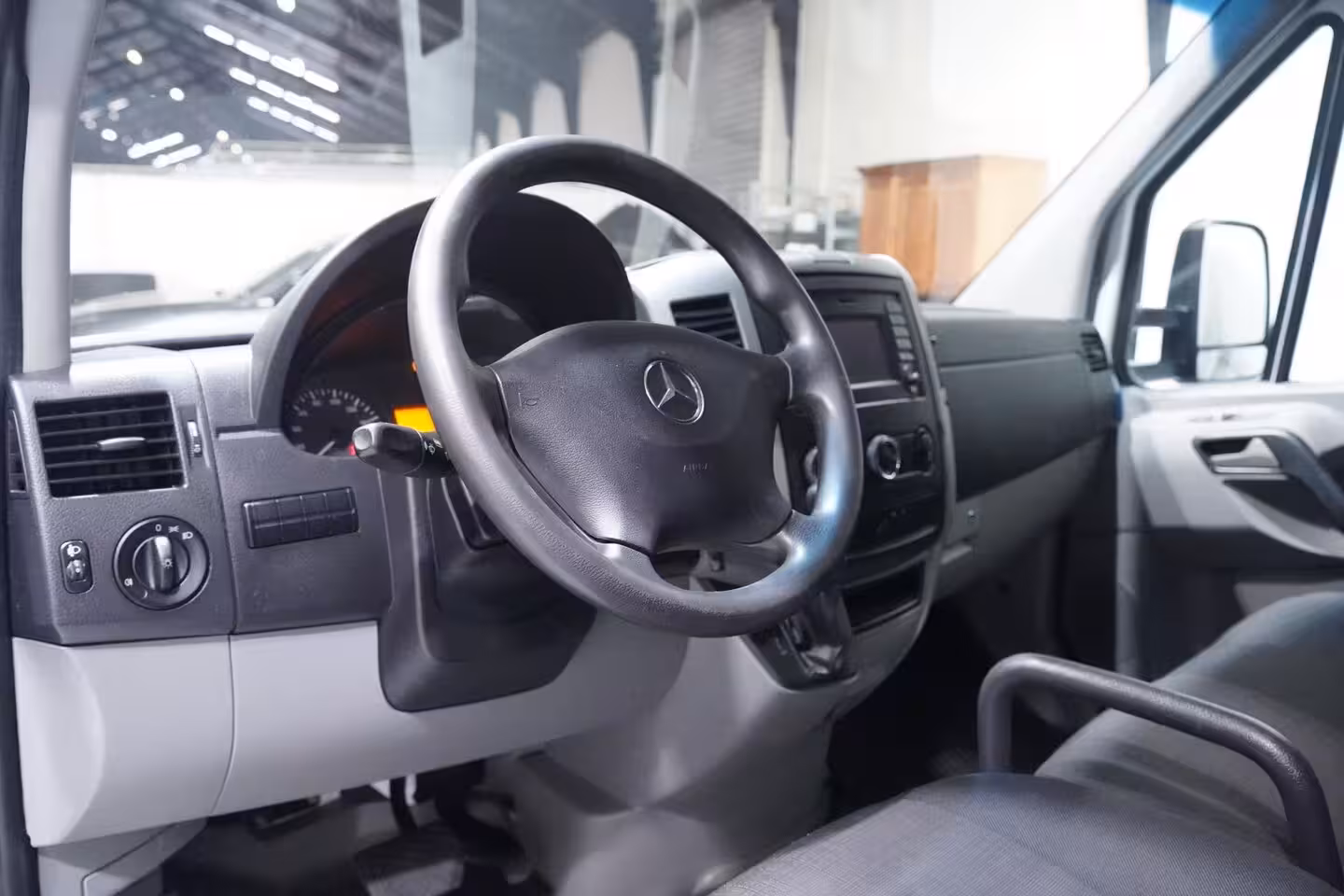 Mercedes-Benz Sprinter 311 CDI Automaat Bakwagen met Deuren 20M3 Airco, Dakspoiler, LxBxH 430x210x220 cm, NAP, 3