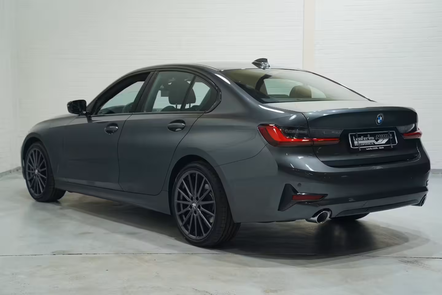 BMW 3-serie 320i Sport Line Led koplampen Apple Carplay Leder Memory Stoelverwarming 1e Eigenaar NAP
