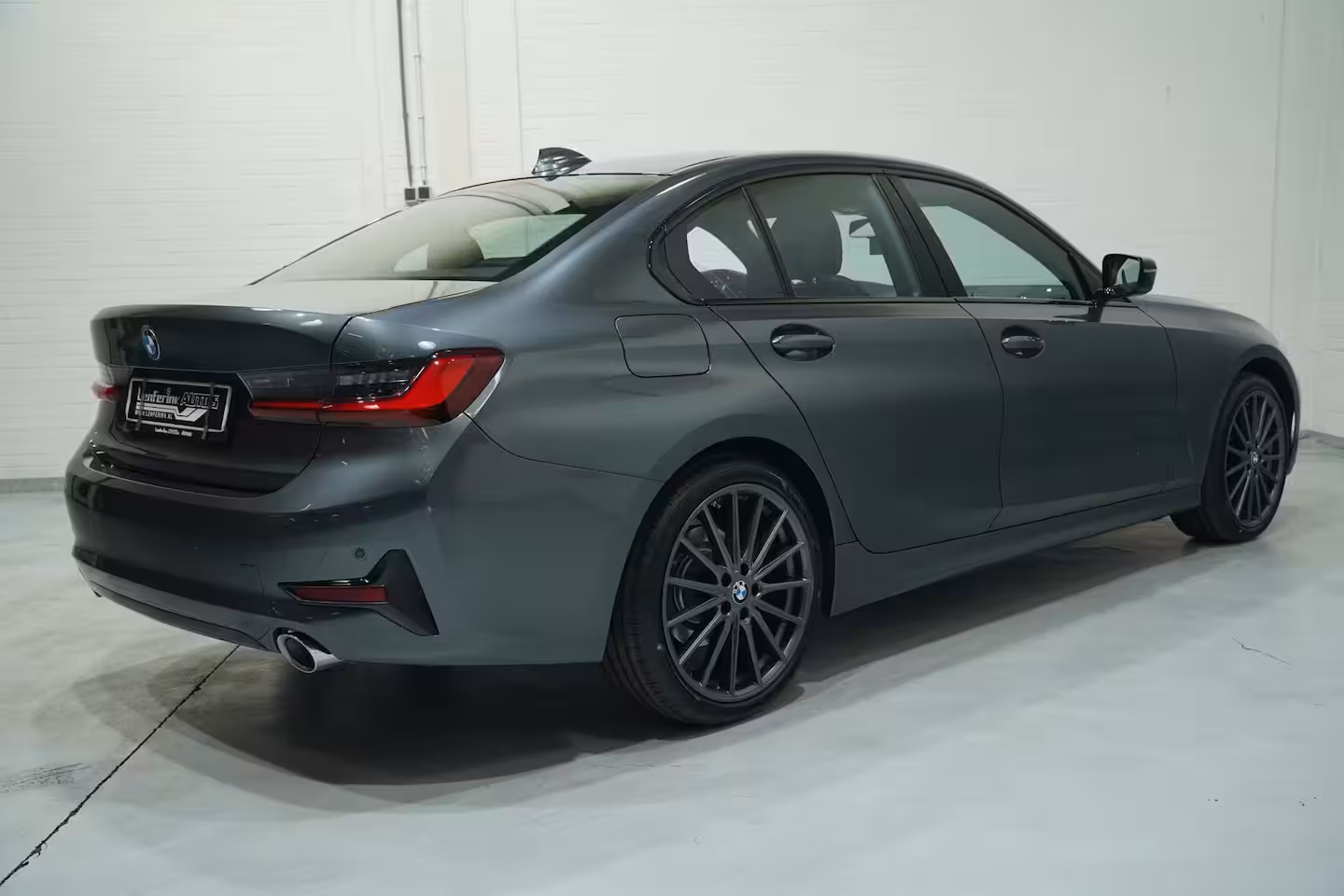 BMW 3-serie 320i Sport Line Led koplampen Apple Carplay Leder Memory Stoelverwarming 1e Eigenaar NAP