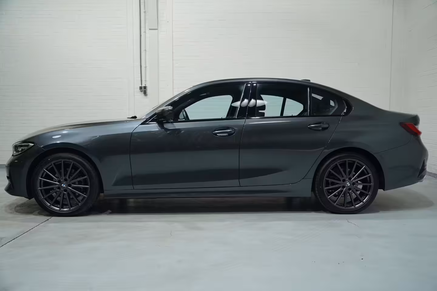 BMW 3-serie 320i Sport Line Led koplampen Apple Carplay Leder Memory Stoelverwarming 1e Eigenaar NAP