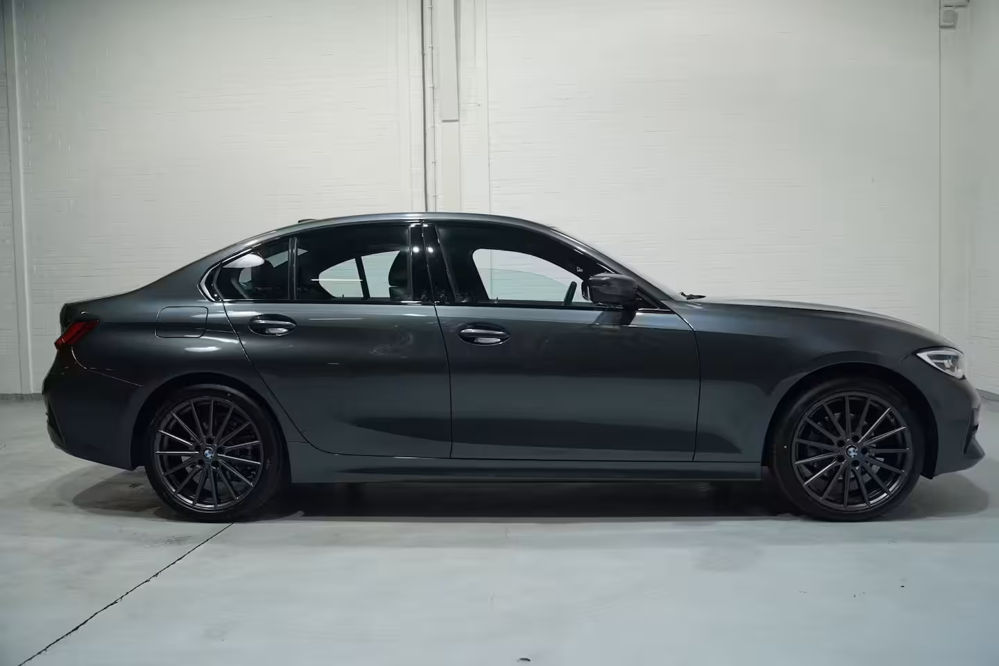 BMW 3-serie 320i Sport Line Led koplampen Apple Carplay Leder Memory Stoelverwarming 1e Eigenaar NAP