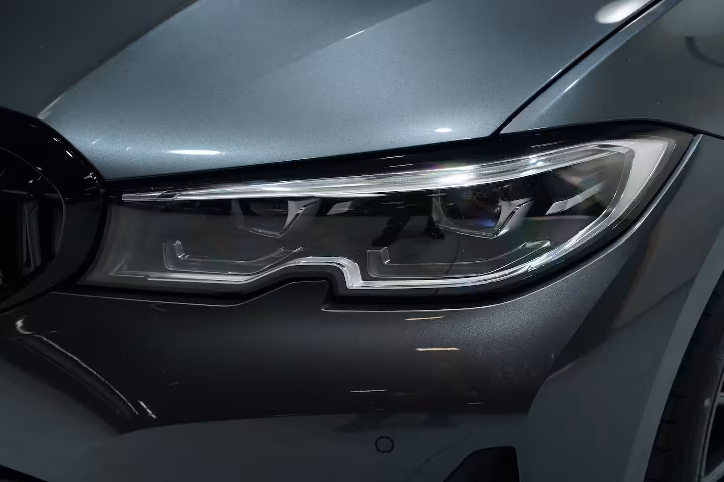 BMW 3-serie 320i Sport Line Led koplampen Apple Carplay Leder Memory Stoelverwarming 1e Eigenaar NAP