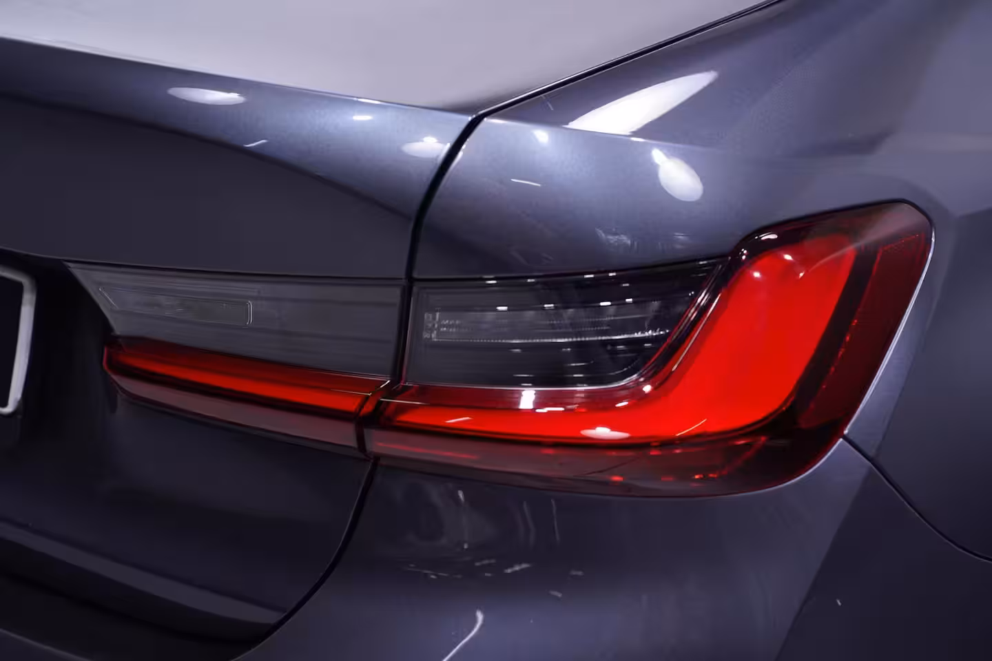 BMW 3-serie 320i Sport Line Led koplampen Apple Carplay Leder Memory Stoelverwarming 1e Eigenaar NAP
