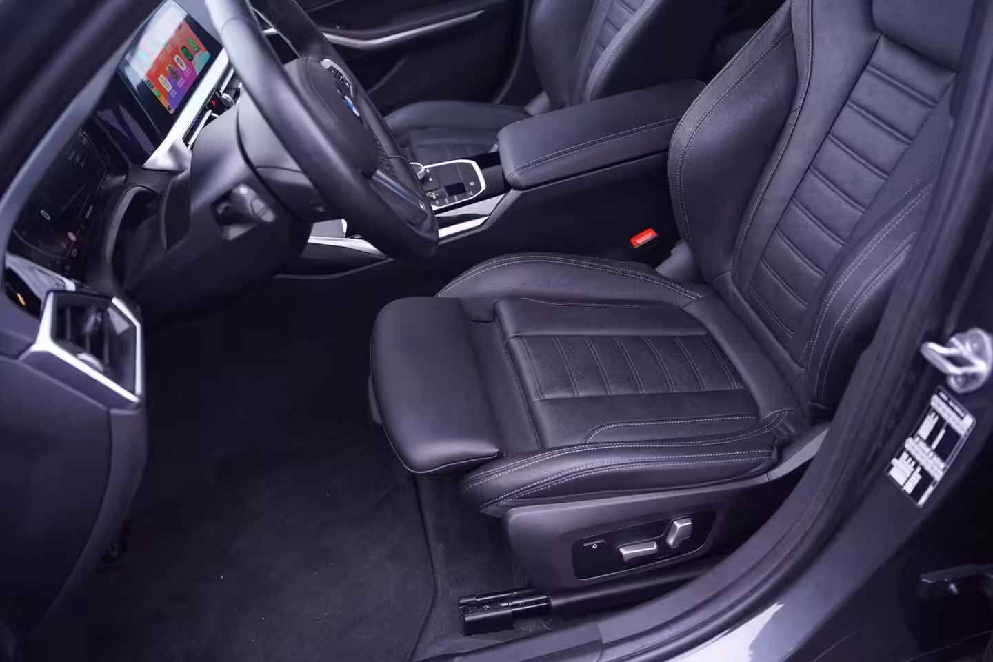 BMW 3-serie 320i Sport Line Led koplampen Apple Carplay Leder Memory Stoelverwarming 1e Eigenaar NAP