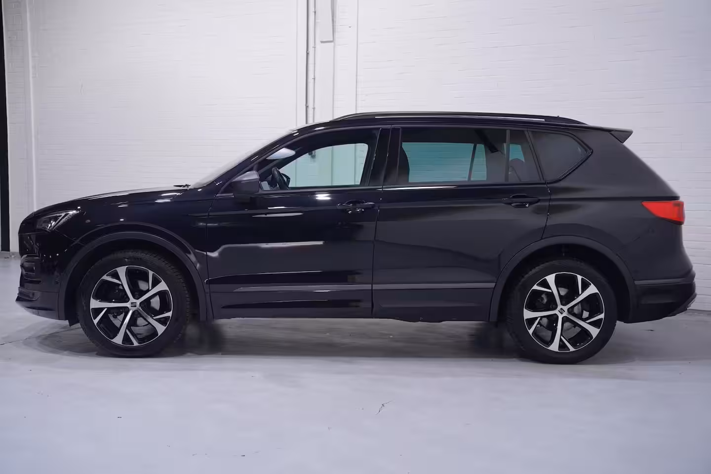Seat Tarraco 1.5 TSI FR Business Intense NAP Navi Camera Trekhaak Apple/ Android Camera 360 PDC v+a