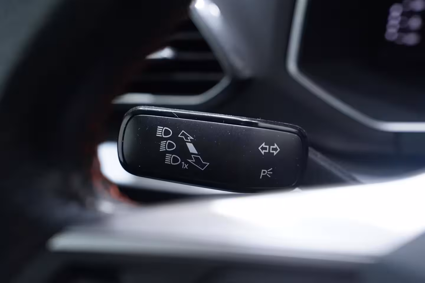 Seat Tarraco 1.5 TSI FR Business Intense NAP Navi Camera Trekhaak Apple/ Android Camera 360 PDC v+a