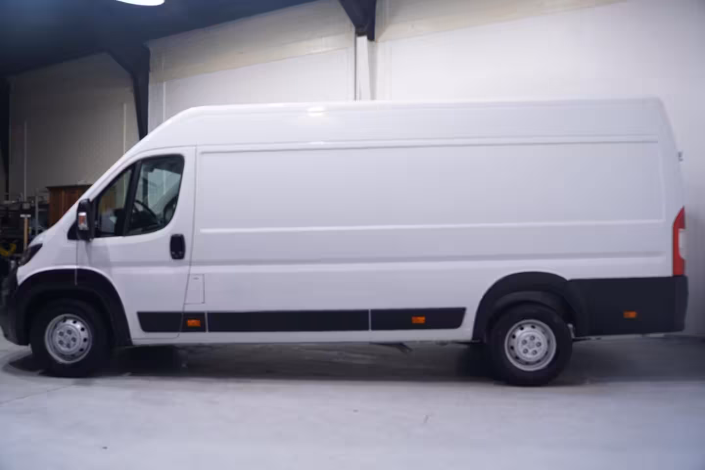 Peugeot Boxer 2.2 BlueHDi 165 pk L4H2 Navi, Camera Laadruimte Pakket, PDC achter, Slechts 68 dkm, 3-Zits