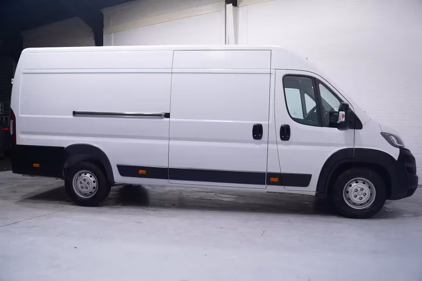 Peugeot Boxer 2.2 BlueHDi 165 pk L4H2 Navi, Camera Laadruimte Pakket, PDC achter, Slechts 68 dkm, 3-Zits