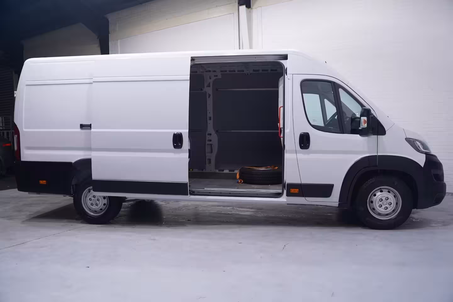 Peugeot Boxer 2.2 BlueHDi 165 pk L4H2 Navi, Camera Laadruimte Pakket, PDC achter, Slechts 68 dkm, 3-Zits