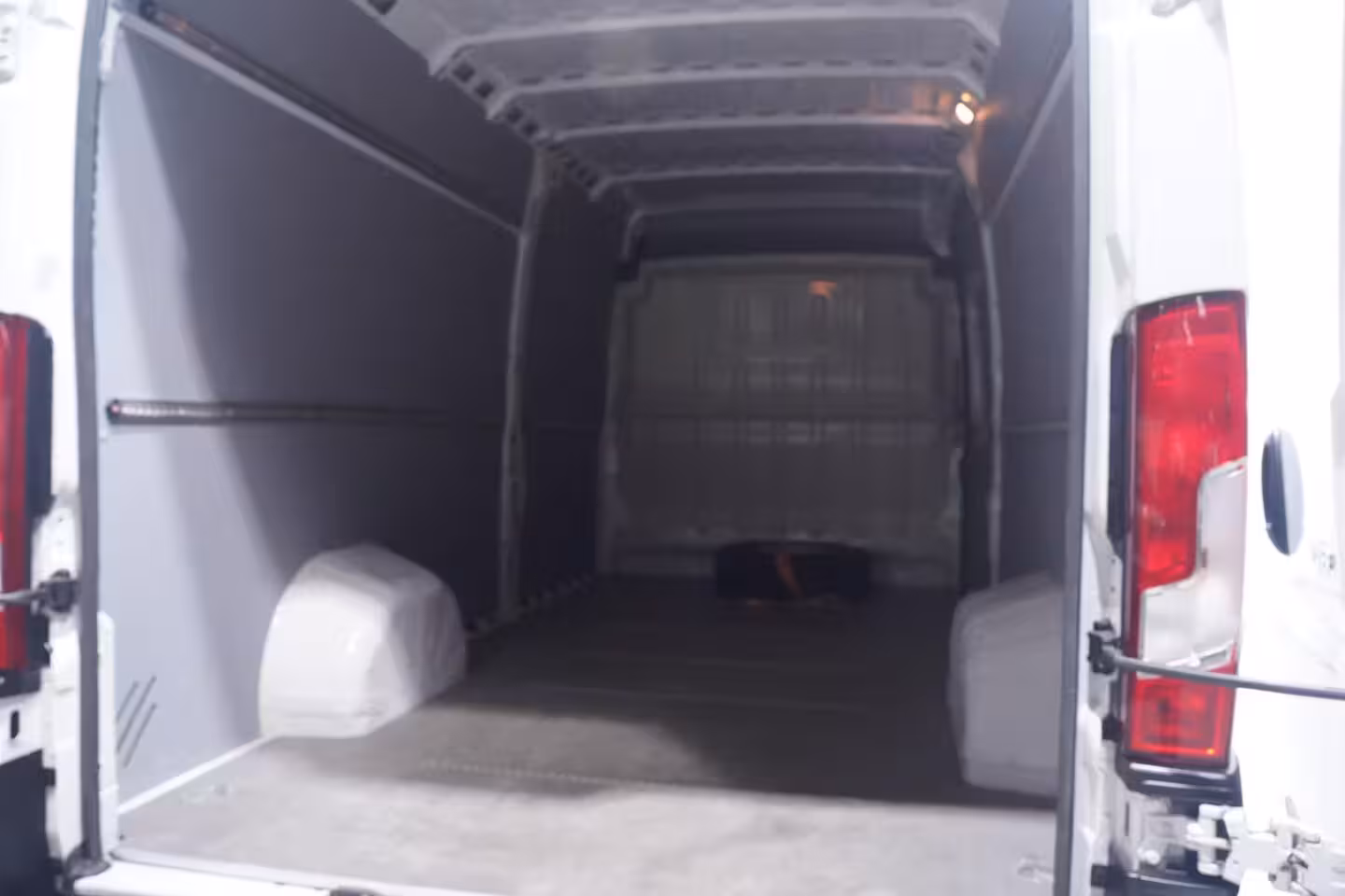Peugeot Boxer 2.2 BlueHDi 165 pk L4H2 Navi, Camera Laadruimte Pakket, PDC achter, Slechts 68 dkm, 3-Zits