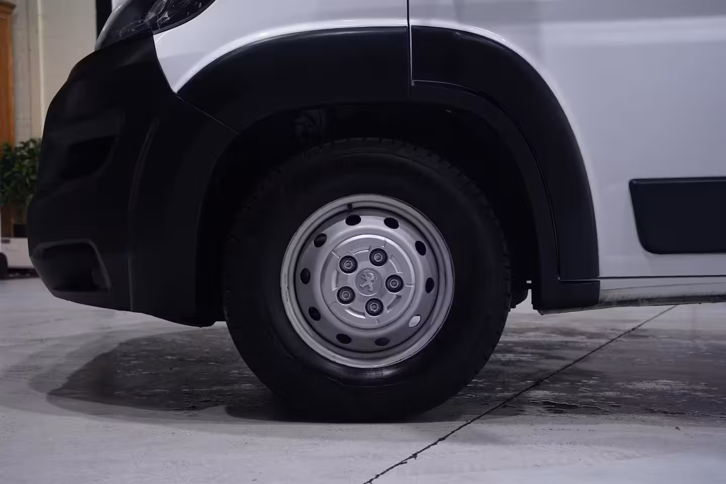 Peugeot Boxer 2.2 BlueHDi 165 pk L4H2 Navi, Camera Laadruimte Pakket, PDC achter, Slechts 68 dkm, 3-Zits