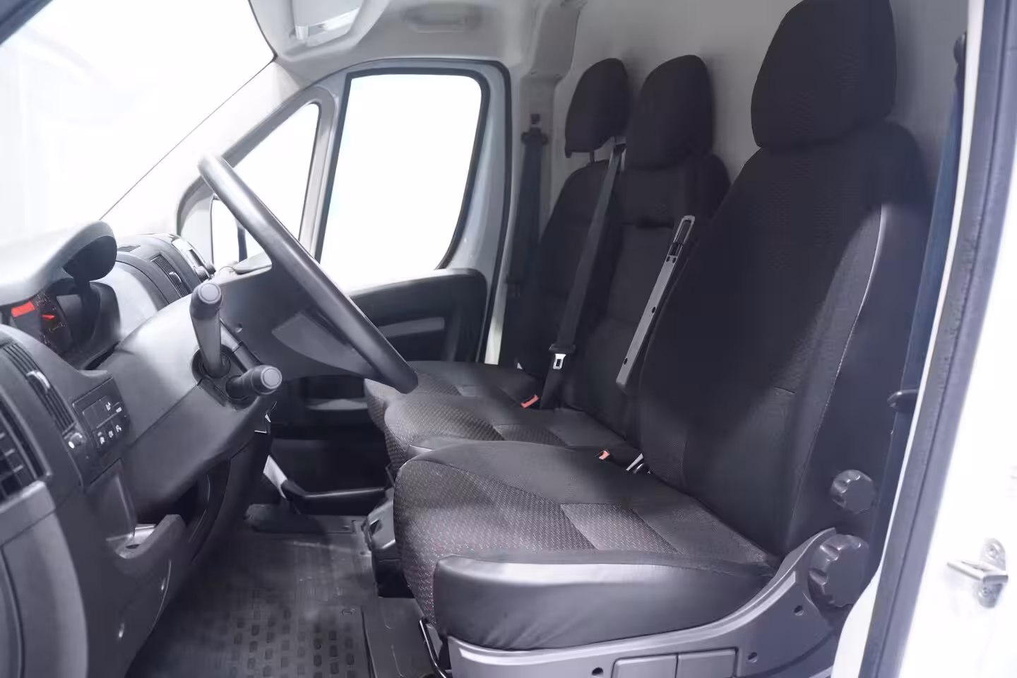 Peugeot Boxer 2.2 BlueHDi 165 pk L4H2 Navi, Camera Laadruimte Pakket, PDC achter, Slechts 68 dkm, 3-Zits