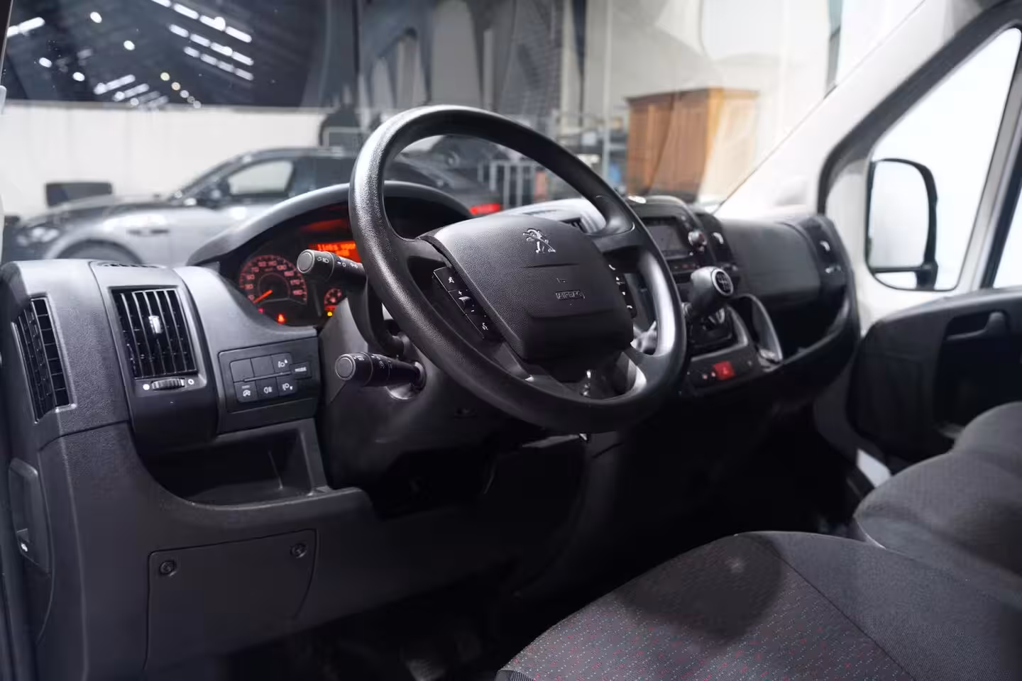 Peugeot Boxer 2.2 BlueHDi 165 pk L4H2 Navi, Camera Laadruimte Pakket, PDC achter, Slechts 68 dkm, 3-Zits