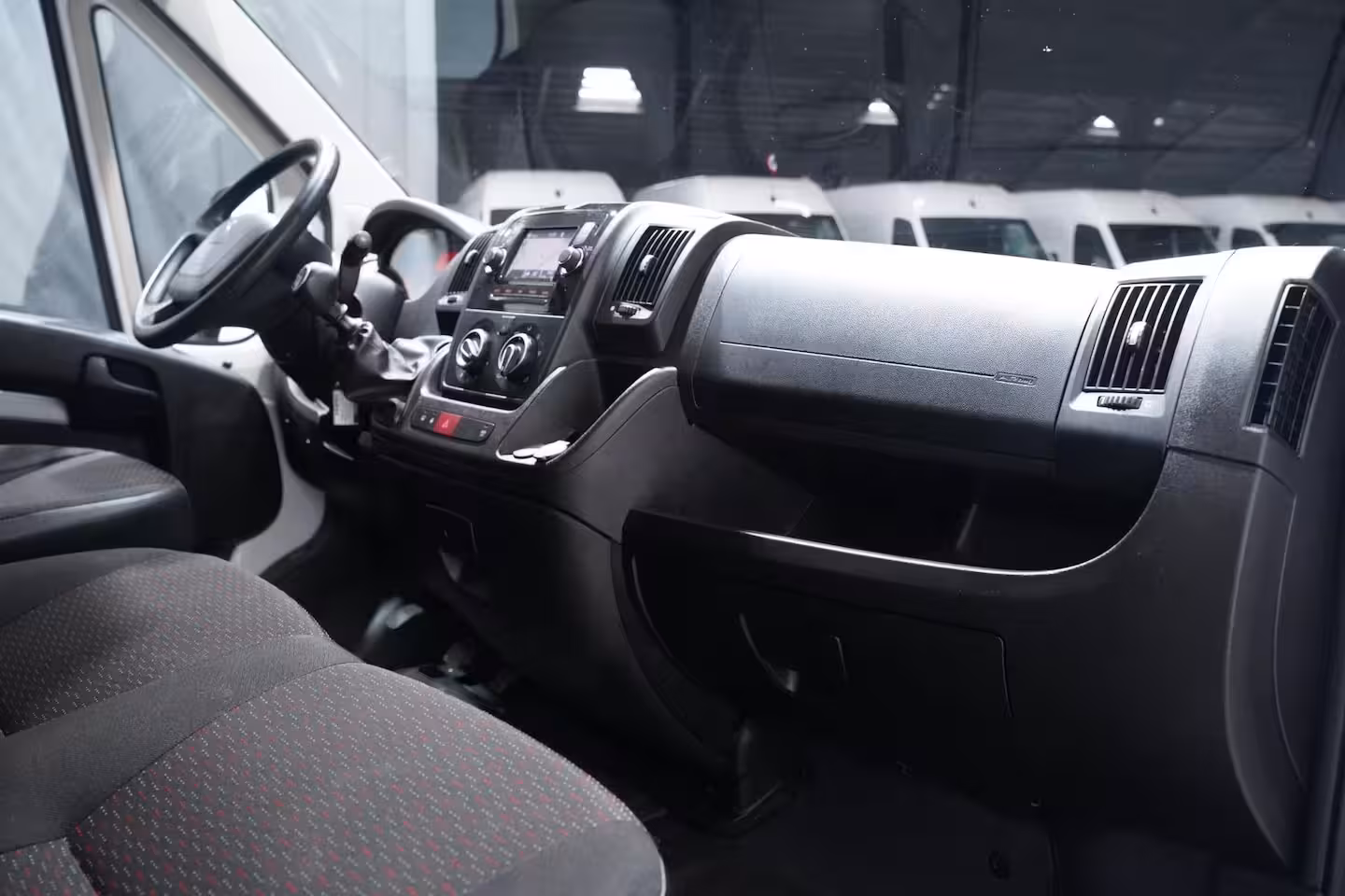 Peugeot Boxer 2.2 BlueHDi 165 pk L4H2 Navi, Camera Laadruimte Pakket, PDC achter, Slechts 68 dkm, 3-Zits