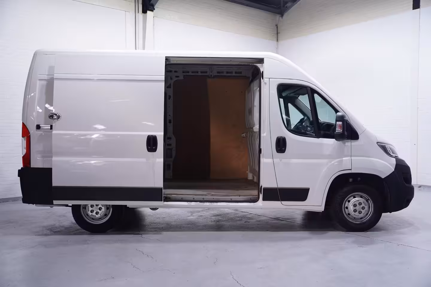 Citroën Jumper 2.0 BlueHDi 130 pk L2H2 Airco Cruise control, PDC achter, Slechts 83 dkm, 3-Zits