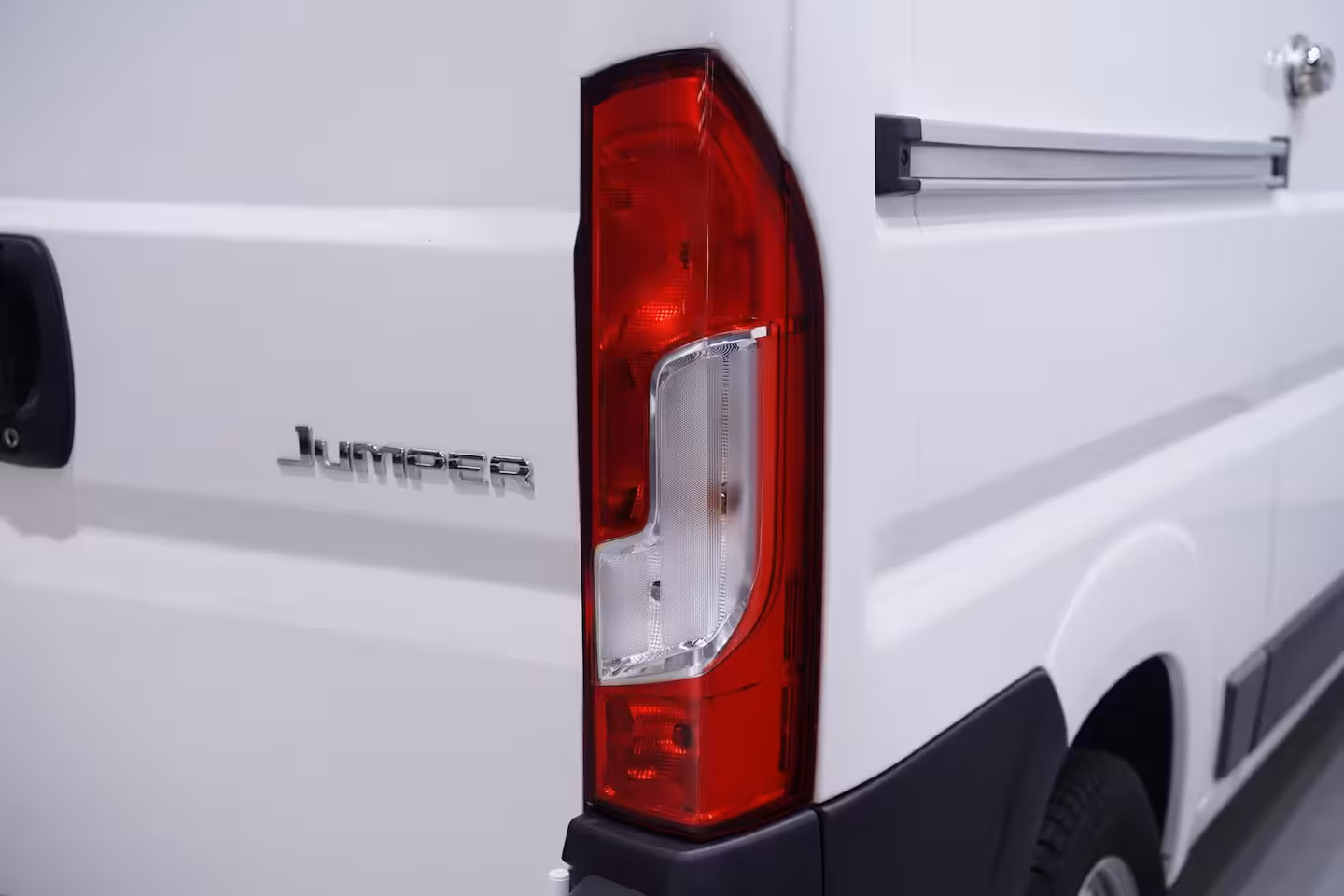 Citroën Jumper 2.0 BlueHDi 130 pk L2H2 Airco Cruise control, PDC achter, Slechts 83 dkm, 3-Zits