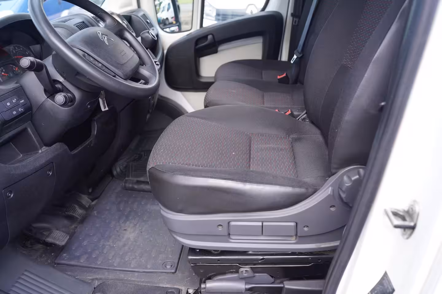 Citroën Jumper 2.0 BlueHDi 130 pk L2H2 Airco Cruise control, PDC achter, Slechts 83 dkm, 3-Zits