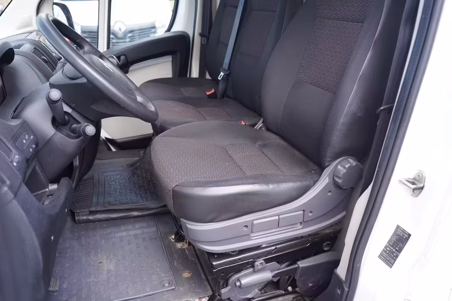Citroën Jumper 2.0 BlueHDi 130 pk L2H2 Airco Cruise control, PDC achter, Slechts 83 dkm, 3-Zits