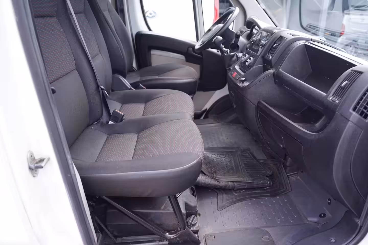 Citroën Jumper 2.0 BlueHDi 130 pk L2H2 Airco Cruise control, PDC achter, Slechts 83 dkm, 3-Zits