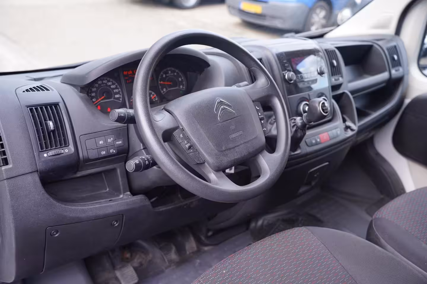 Citroën Jumper 2.0 BlueHDi 130 pk L2H2 Airco Cruise control, PDC achter, Slechts 83 dkm, 3-Zits
