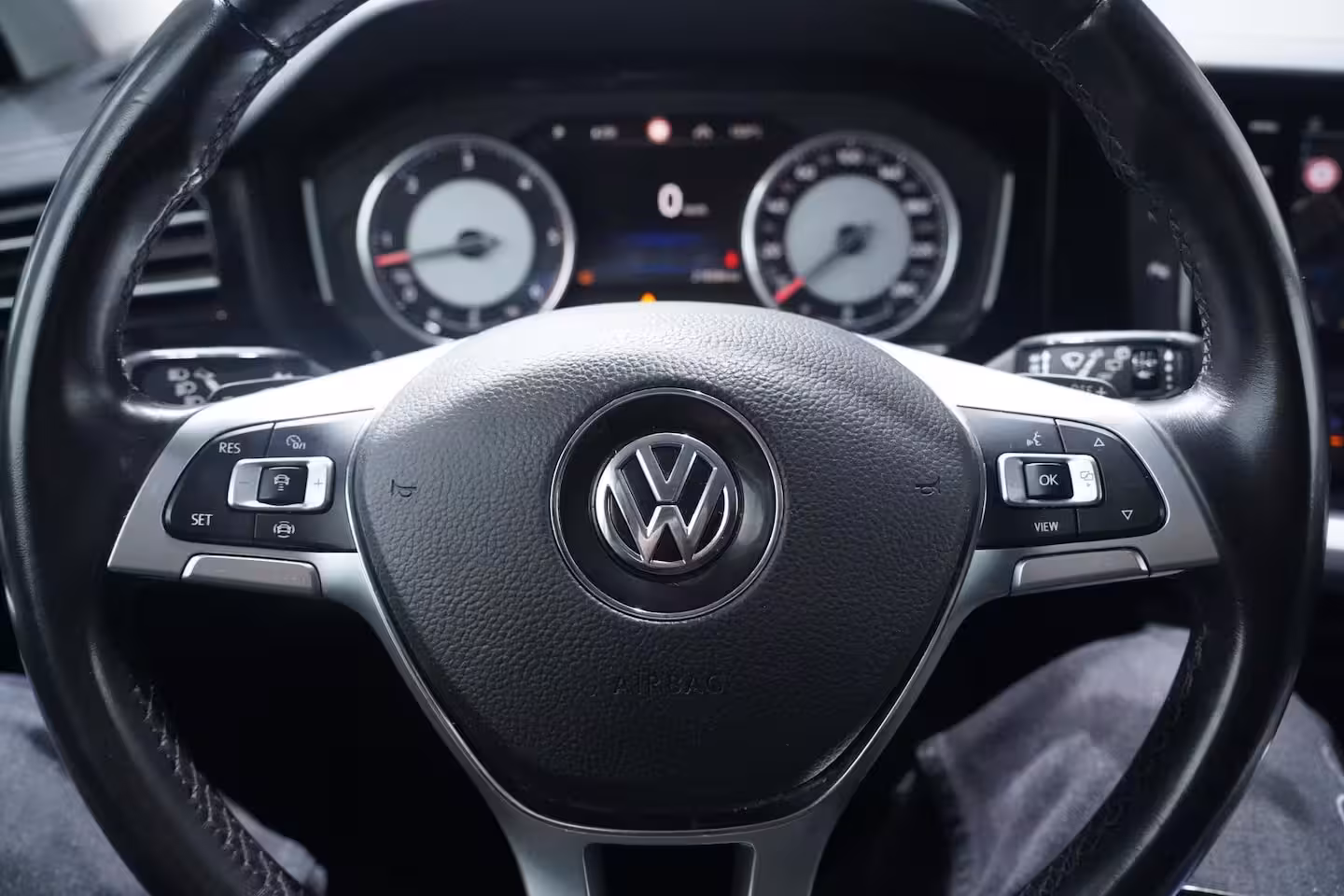 Volkswagen Touareg 3.0 TDI 231 pk Grijs Kenteken 2-Zits Navi, Camera Trekhaak 3.500 kg, Leder Zwart, Adapt. C