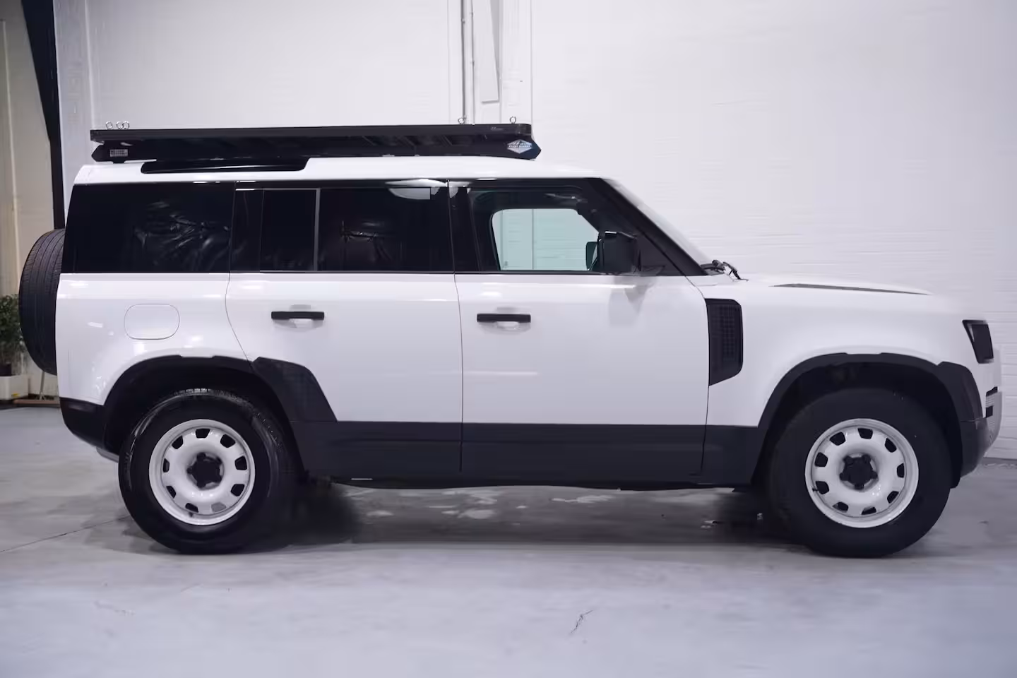 Land Rover Defender 3.0 D250 Grijs Kenteken 3-Zits Lang, Front Runner Dakdrager, 360 Camera, Navi, Trekhaak 3.