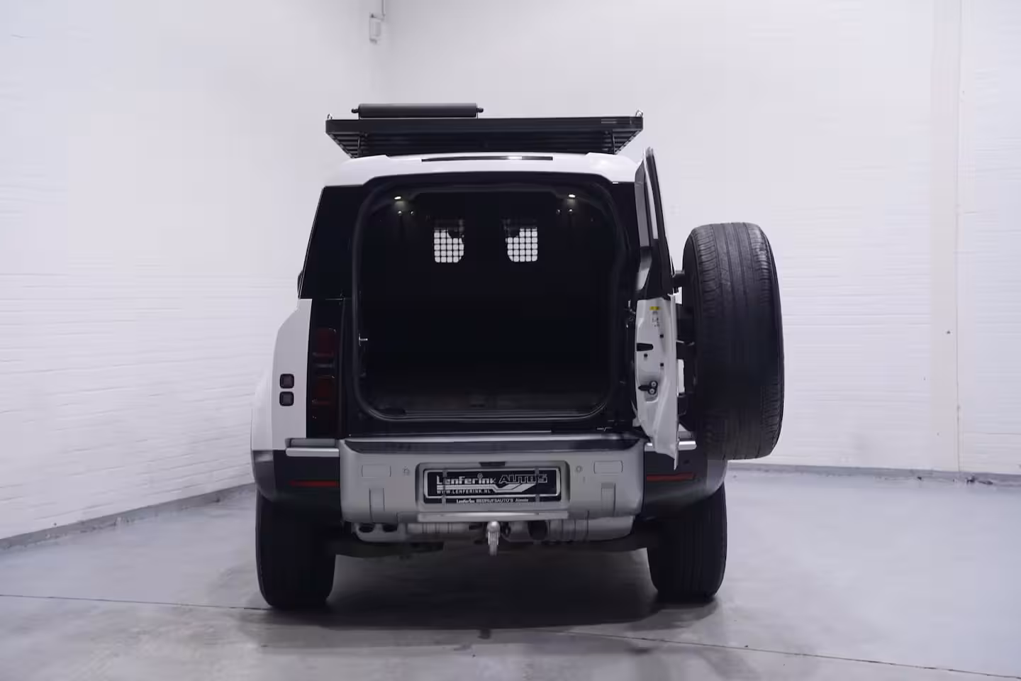 Land Rover Defender 3.0 D250 Grijs Kenteken 3-Zits Lang, Front Runner Dakdrager, 360 Camera, Navi, Trekhaak 3.