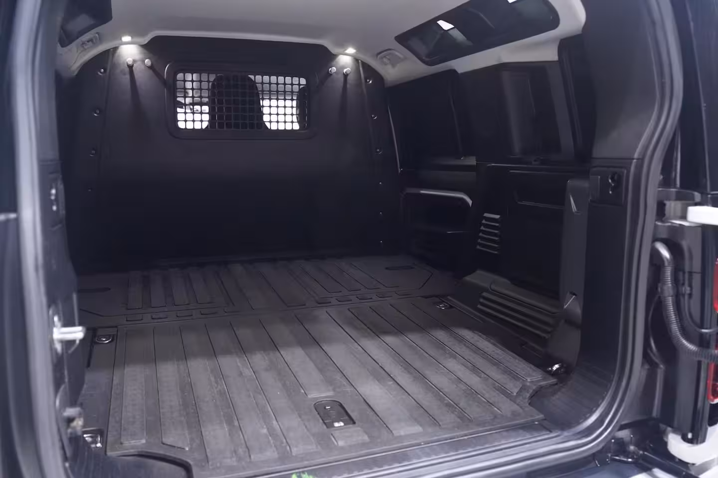 Land Rover Defender 3.0 D250 Grijs Kenteken 3-Zits Lang, Front Runner Dakdrager, 360 Camera, Navi, Trekhaak 3.
