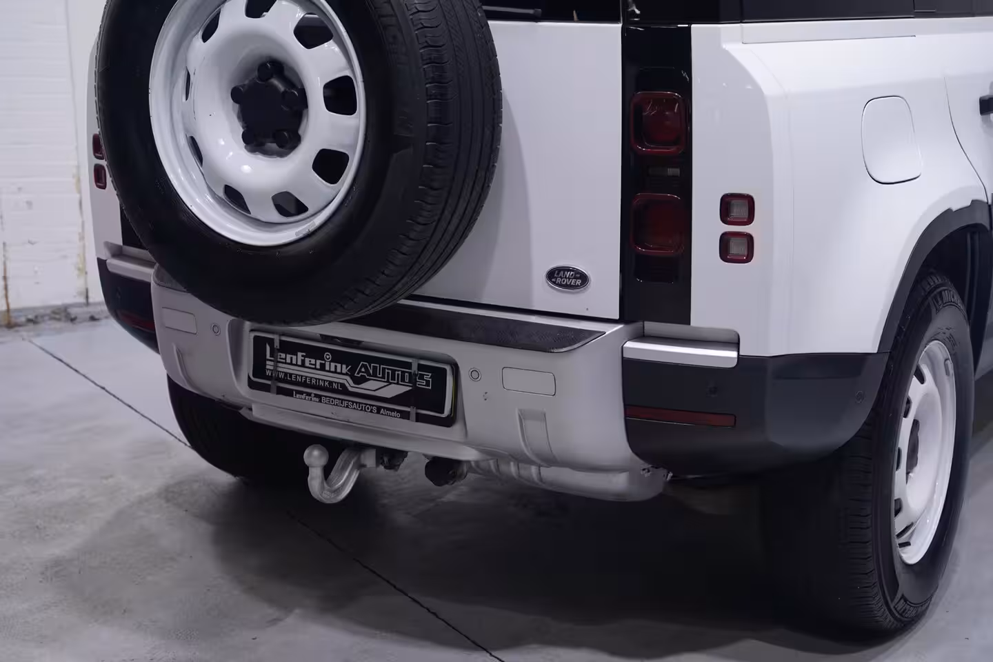 Land Rover Defender 3.0 D250 Grijs Kenteken 3-Zits Lang, Front Runner Dakdrager, 360 Camera, Navi, Trekhaak 3.