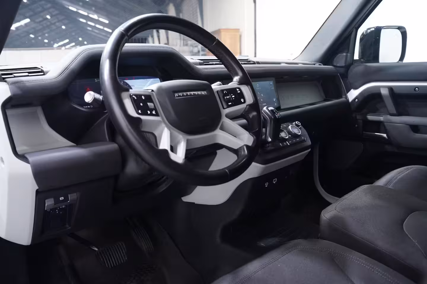 Land Rover Defender 3.0 D250 Grijs Kenteken 3-Zits Lang, Front Runner Dakdrager, 360 Camera, Navi, Trekhaak 3.