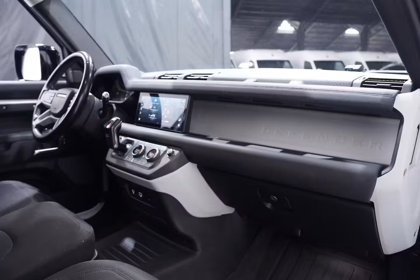 Land Rover Defender 3.0 D250 Grijs Kenteken 3-Zits Lang, Front Runner Dakdrager, 360 Camera, Navi, Trekhaak 3.