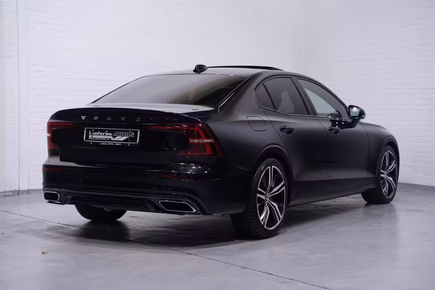 Volvo S60 2.0 B3 R-Design NAP Schuifdak Memory sportstoelen Volleder Camera Apple Carplay/Android Au