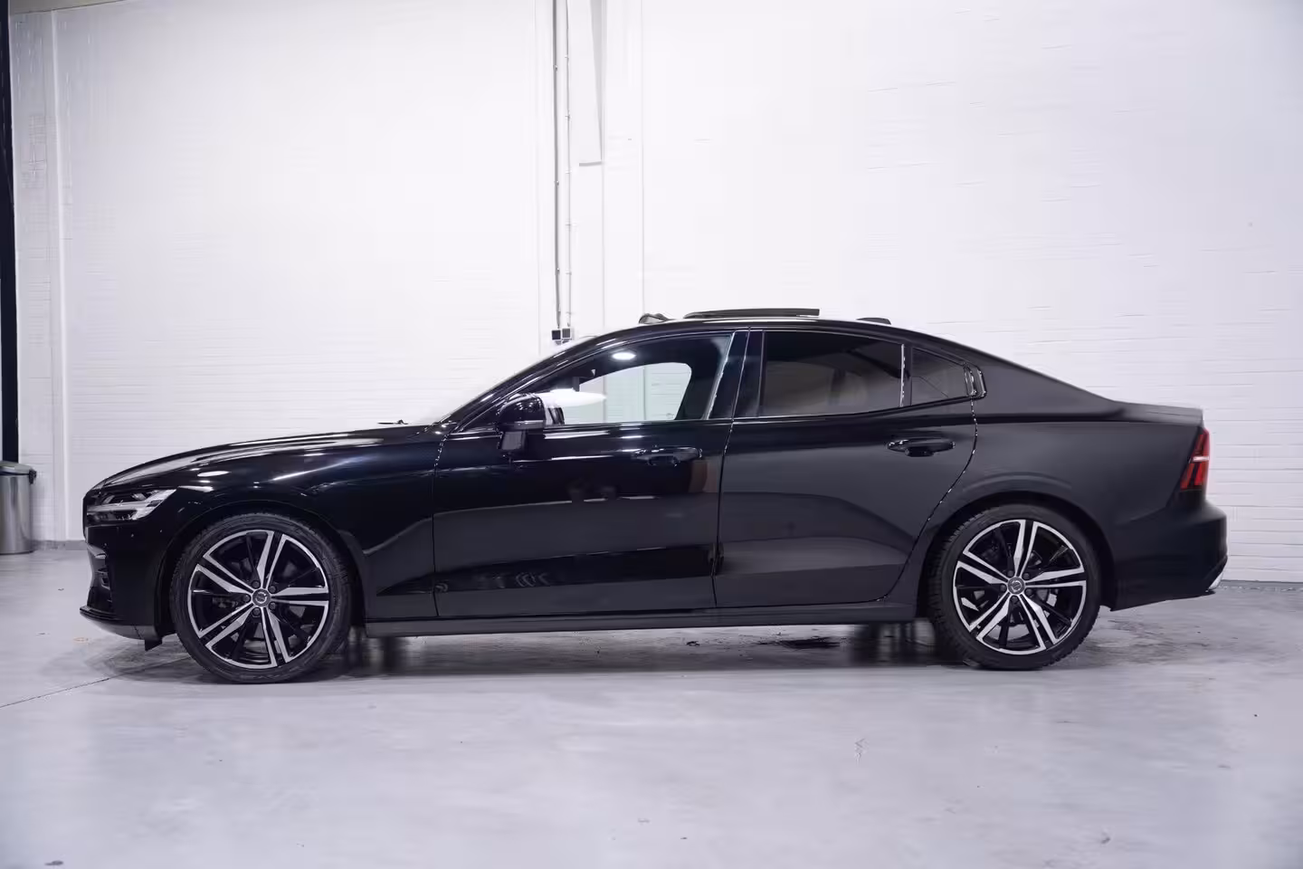 Volvo S60 2.0 B3 R-Design NAP Schuifdak Memory sportstoelen Volleder Camera Apple Carplay/Android Au
