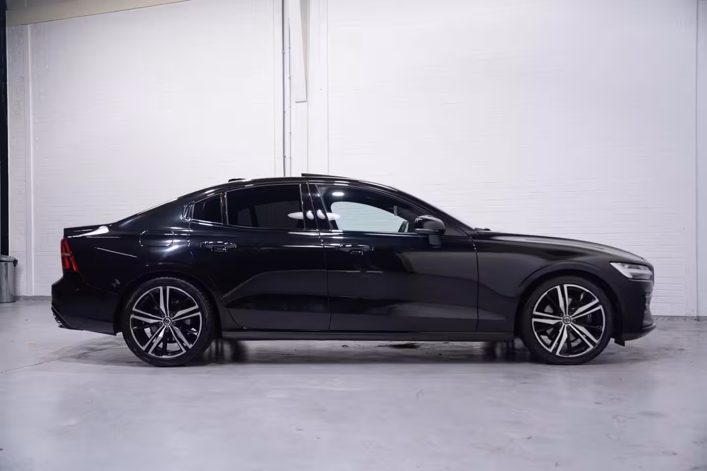 Volvo S60 2.0 B3 R-Design NAP Schuifdak Memory sportstoelen Volleder Camera Apple Carplay/Android Au
