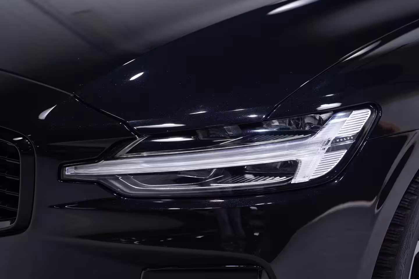 Volvo S60 2.0 B3 R-Design NAP Schuifdak Memory sportstoelen Volleder Camera Apple Carplay/Android Au