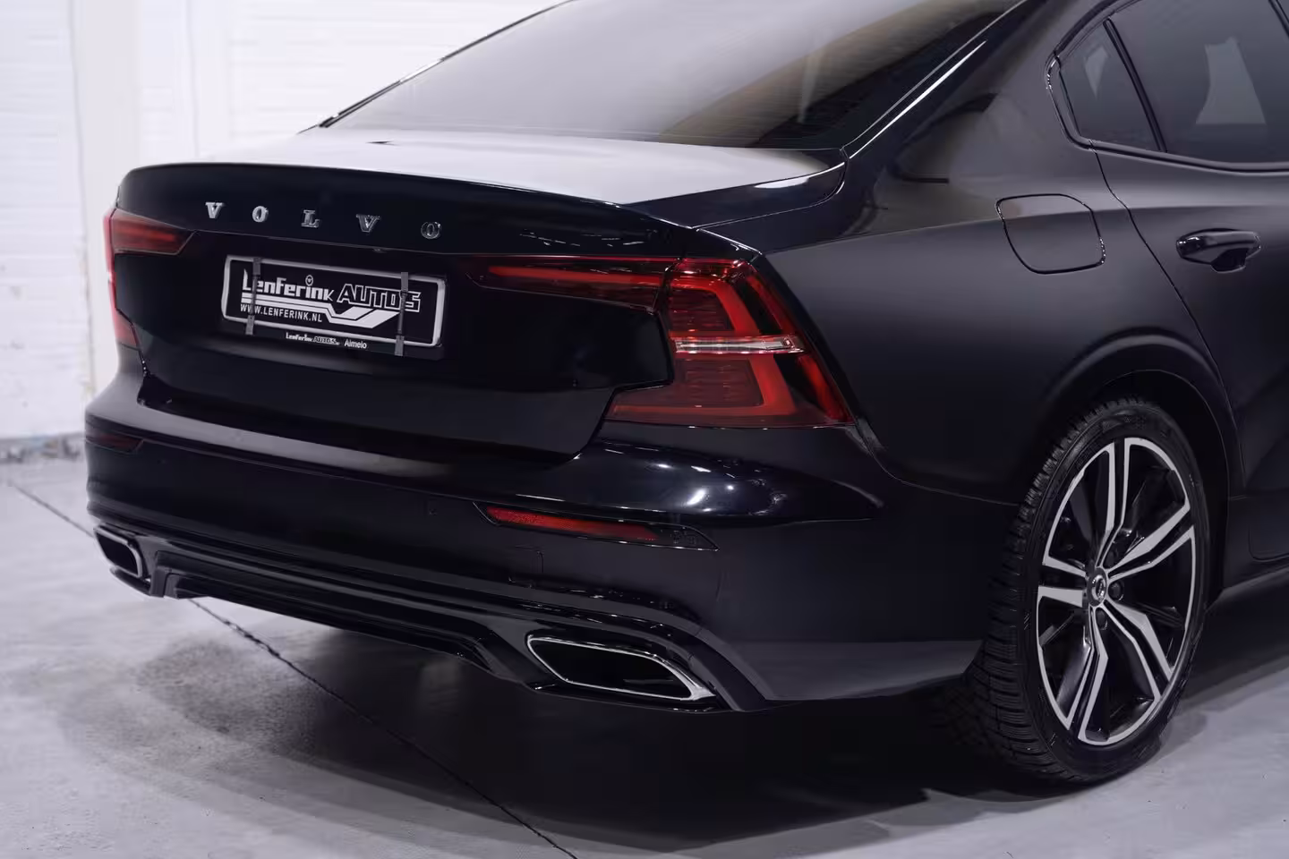 Volvo S60 2.0 B3 R-Design NAP Schuifdak Memory sportstoelen Volleder Camera Apple Carplay/Android Au