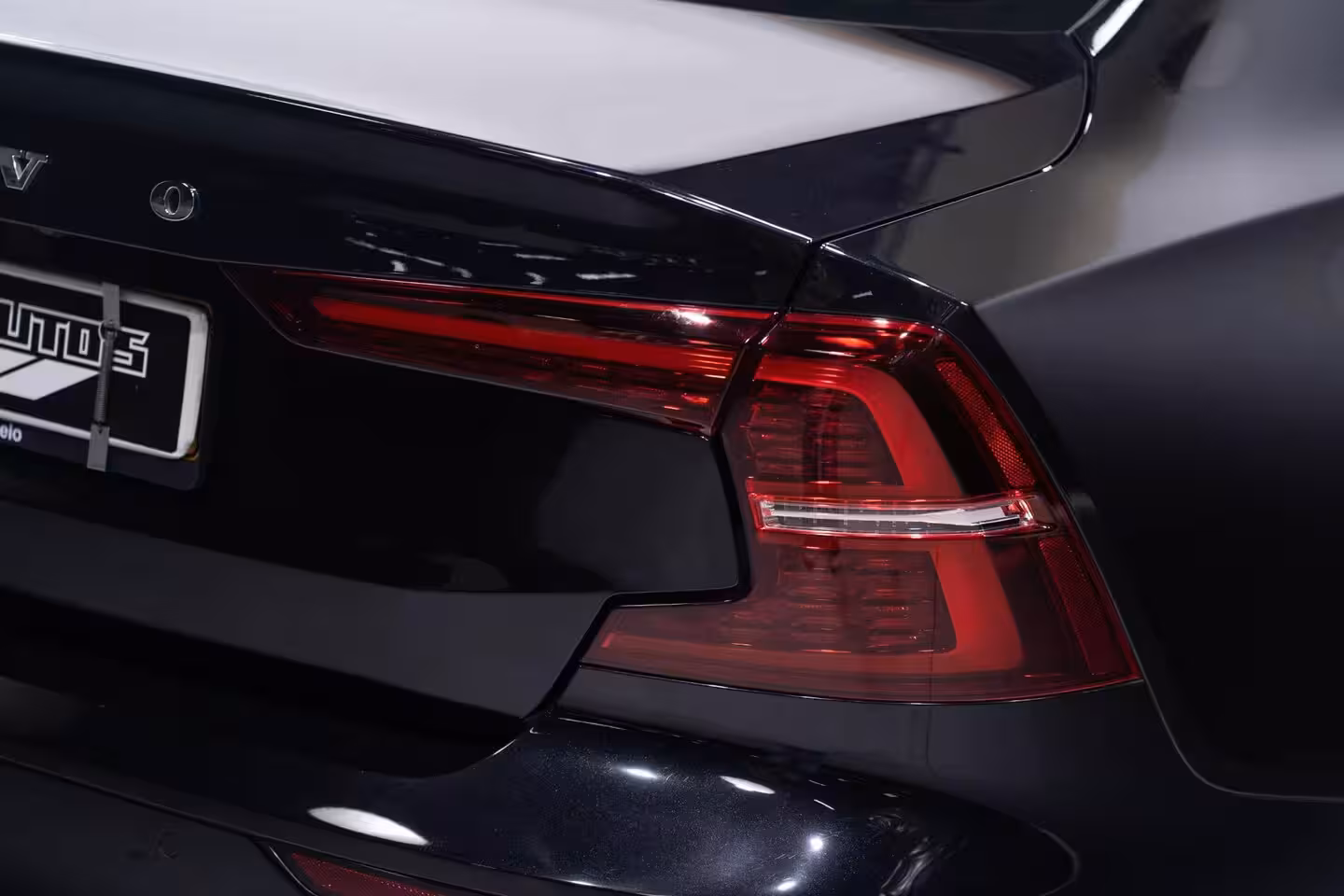 Volvo S60 2.0 B3 R-Design NAP Schuifdak Memory sportstoelen Volleder Camera Apple Carplay/Android Au