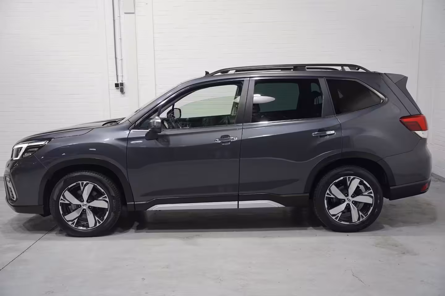 Subaru Forester 2.0i e-BOXER First Edition Leder Apple Carplay Schuifdak Camera Trekhaak Trekgewicht:1870k