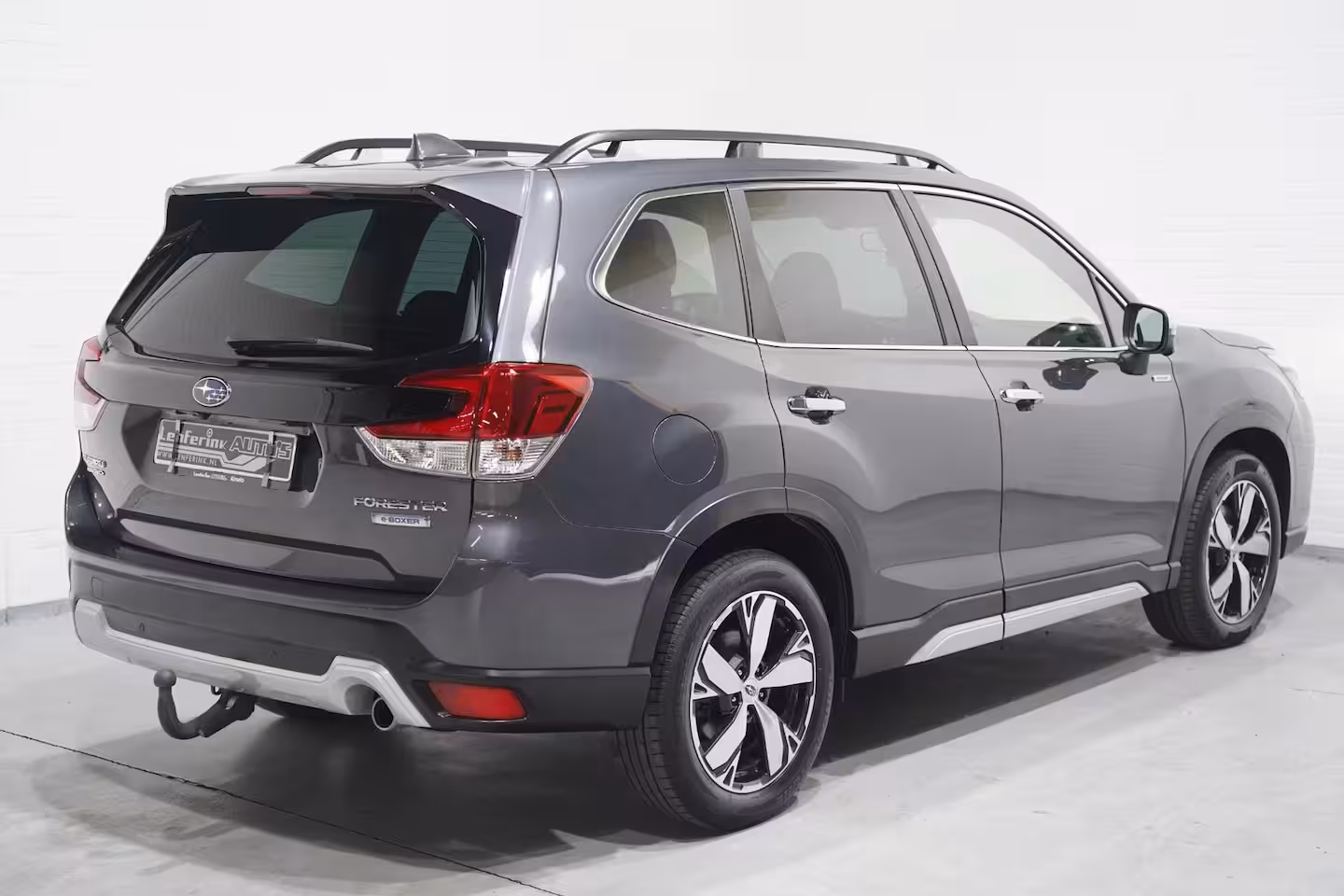 Subaru Forester 2.0i e-BOXER First Edition Leder Apple Carplay Schuifdak Camera Trekhaak Trekgewicht:1870k