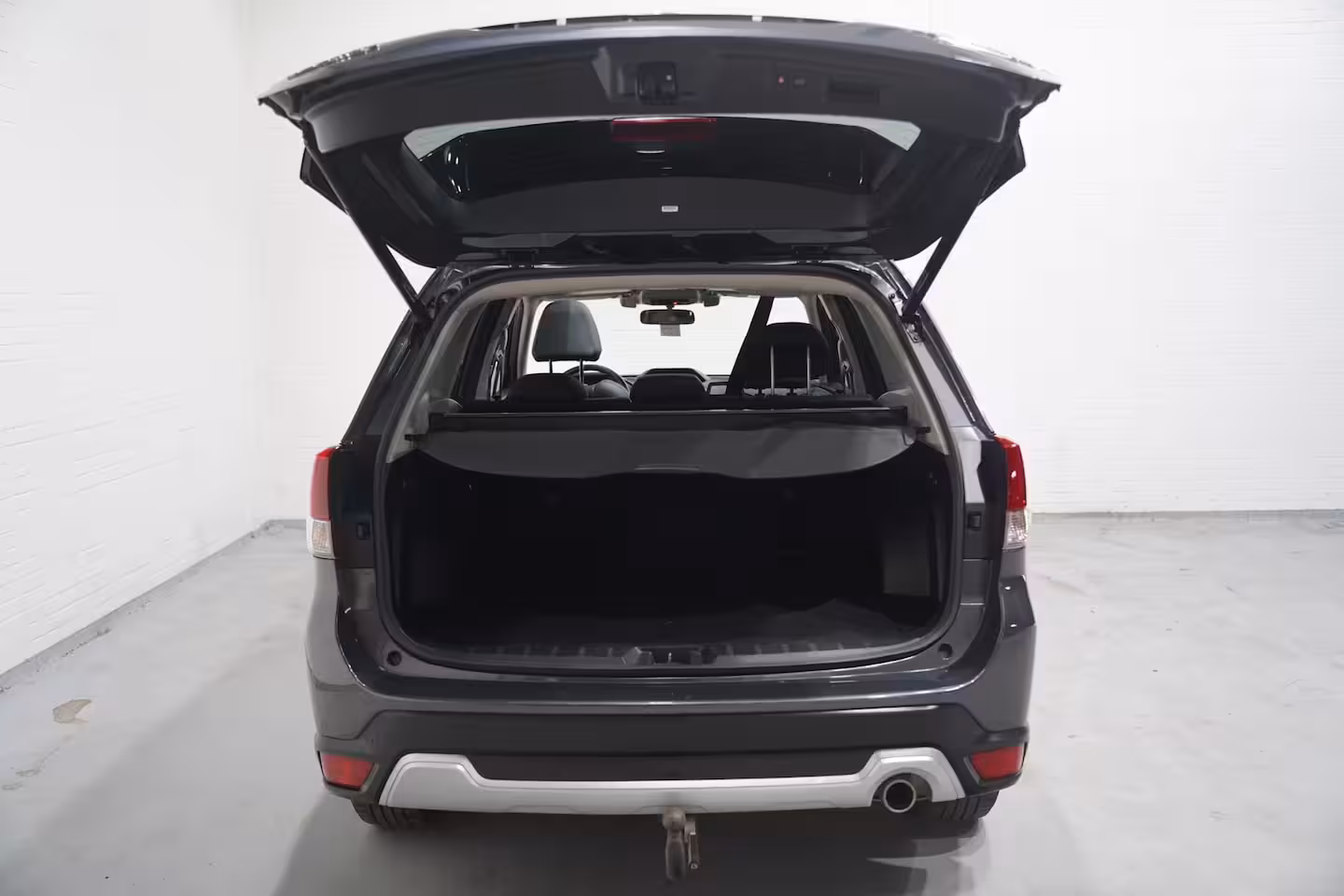 Subaru Forester 2.0i e-BOXER First Edition Leder Apple Carplay Schuifdak Camera Trekhaak Trekgewicht:1870k