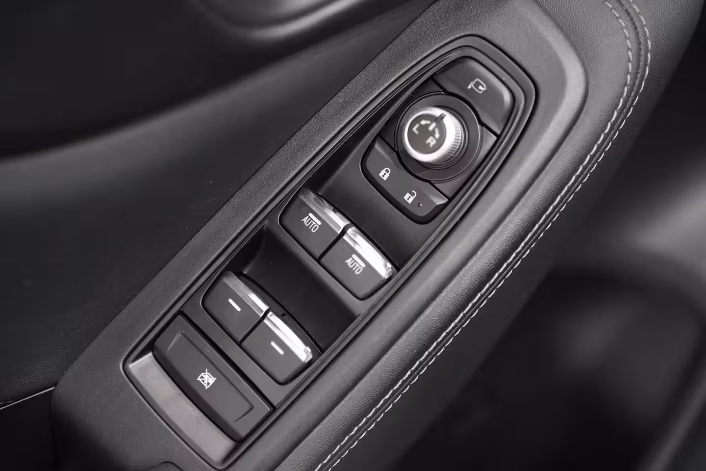 Subaru Forester 2.0i e-BOXER First Edition Leder Apple Carplay Schuifdak Camera Trekhaak Trekgewicht:1870k