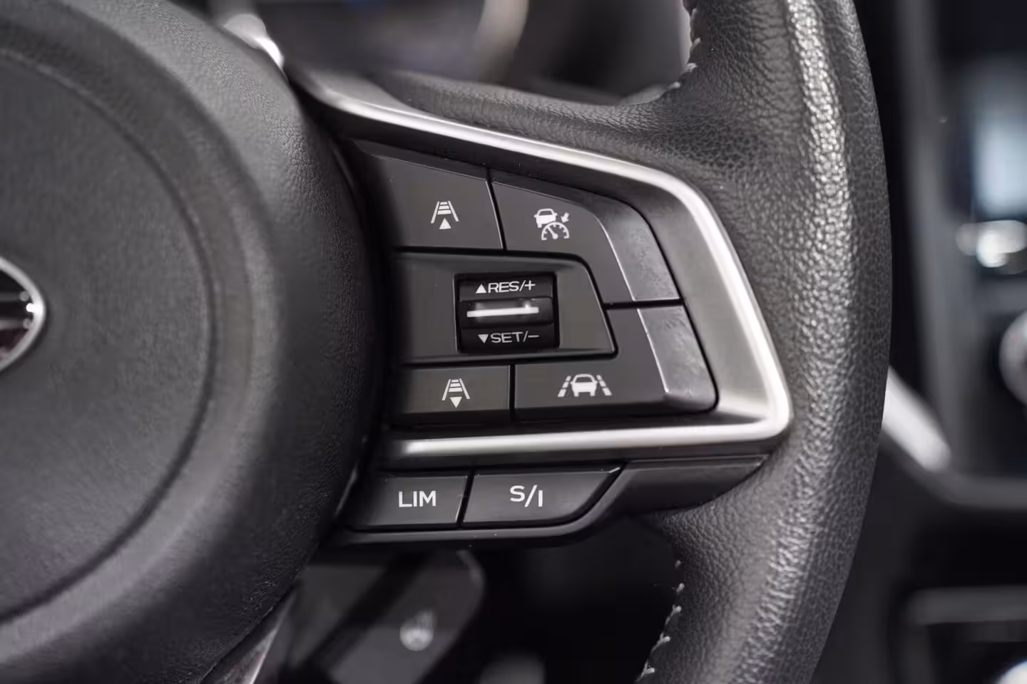 Subaru Forester 2.0i e-BOXER First Edition Leder Apple Carplay Schuifdak Camera Trekhaak Trekgewicht:1870k