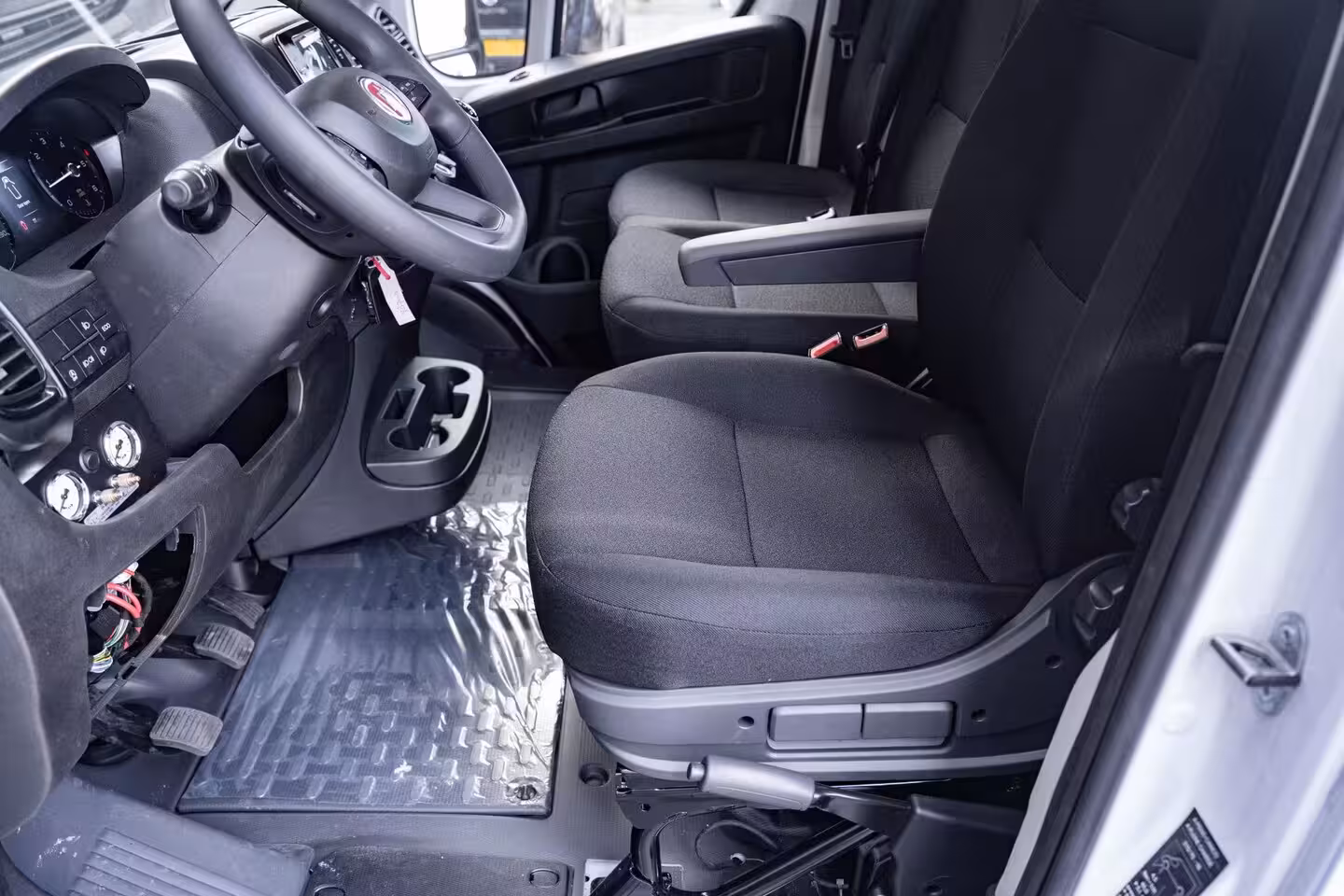 Fiat Ducato 2.2 MJet 140 pk L4 Autotransporter Airco, BPM vrij Luchtvering, Cruise Control, DAB+, Nieu