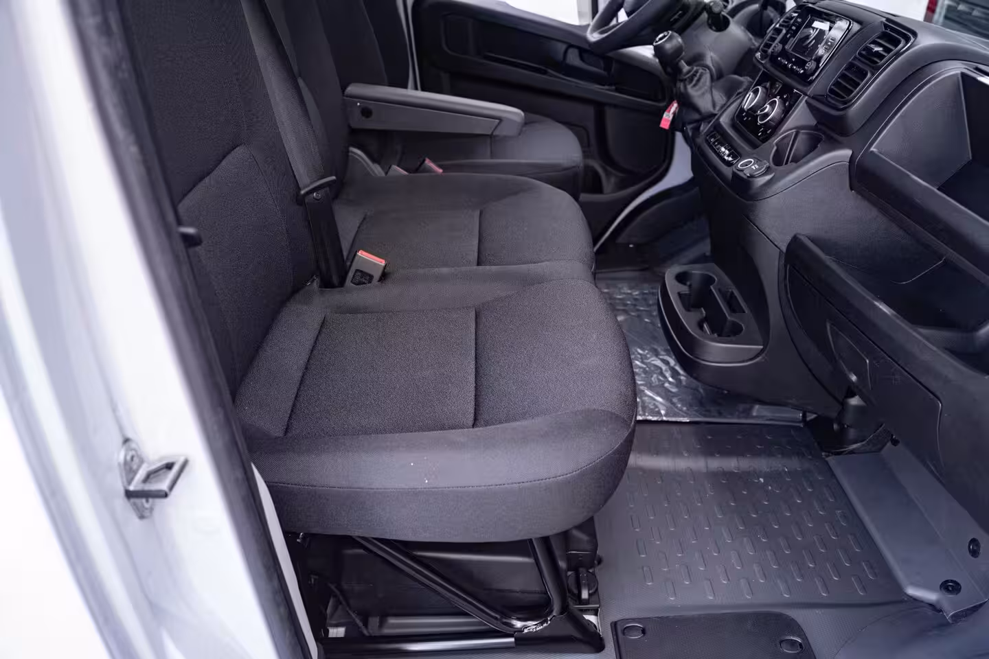 Fiat Ducato 2.2 MJet 140 pk L4 Autotransporter Airco, BPM vrij Luchtvering, Cruise Control, DAB+, Nieu