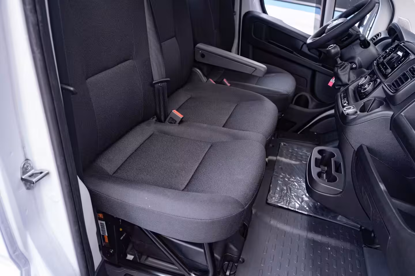 Fiat Ducato 2.2 MJet 140 pk L4 Autotransporter Airco, BPM vrij Luchtvering, Cruise Control, DAB+, Nieu