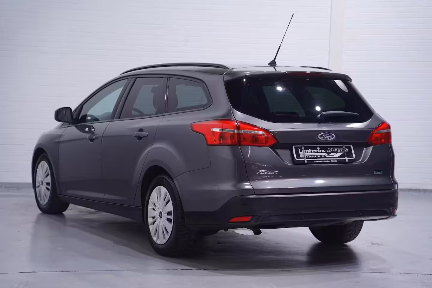 Ford Focus Wagon 1.0 Trend Airco Stoel- en stuurverwarming PDC APK tot 10/2027