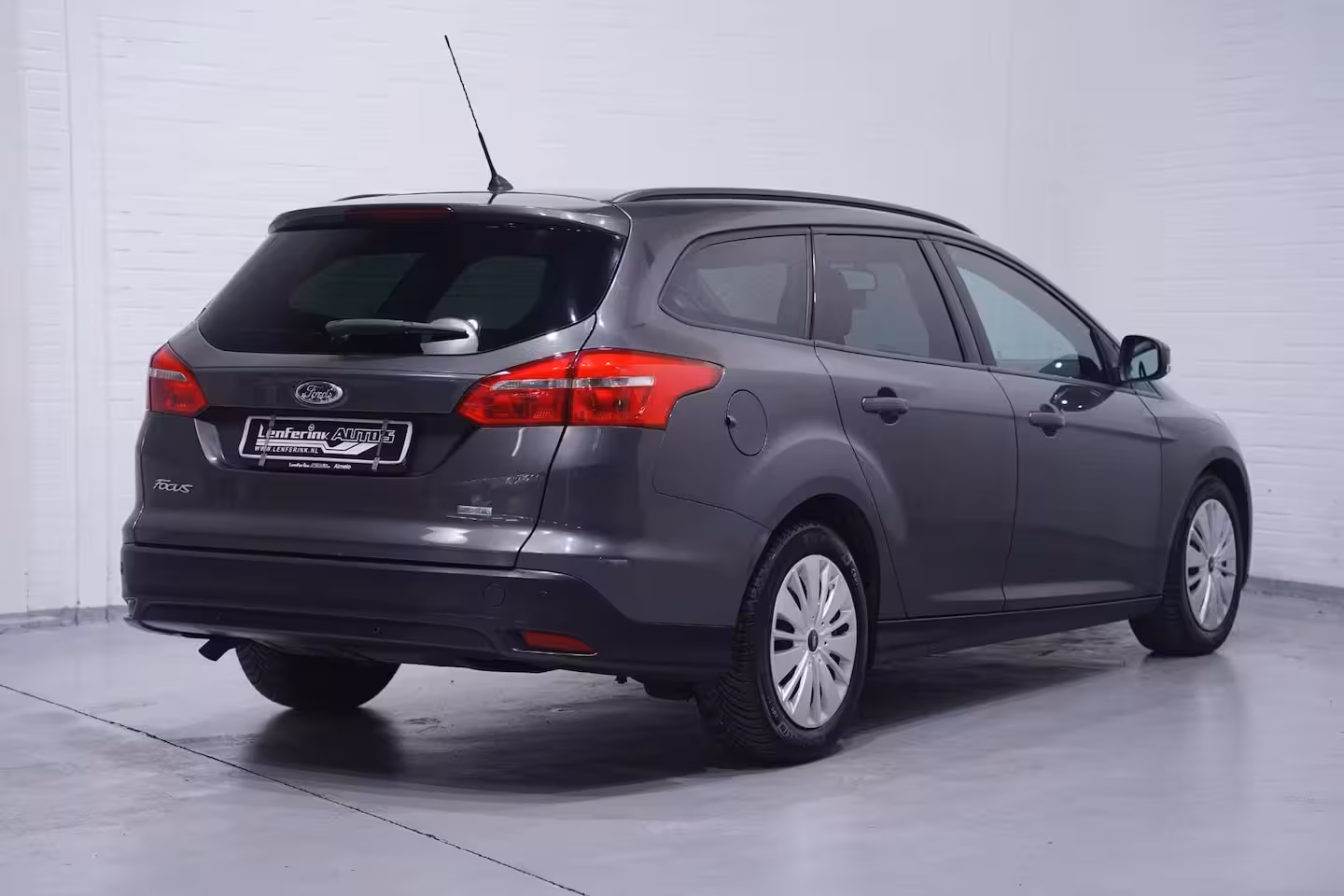 Ford Focus Wagon 1.0 Trend Airco Stoel- en stuurverwarming PDC APK tot 10/2027